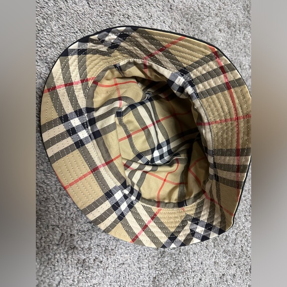 Authentic Burberry hat - Picture 2 of 4